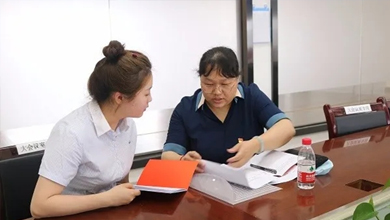 天元區(qū)總工會(huì)朱劍澤副主席和韓靖宇副主席對我司困難職工進(jìn)行慰問